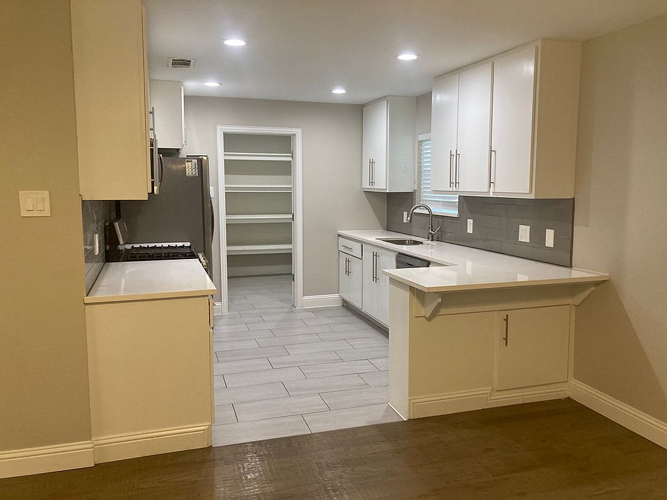 1st image of 518 Burnwood Dr