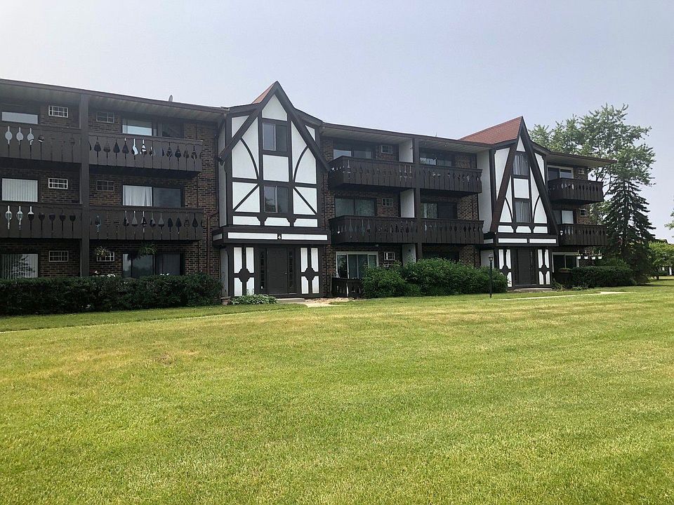 1st image of 4 Crestview Ln Unit 16