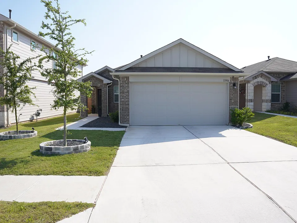 13906 Levy Ln
