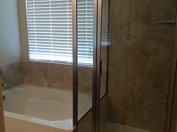 Master Bath Tub/Shower