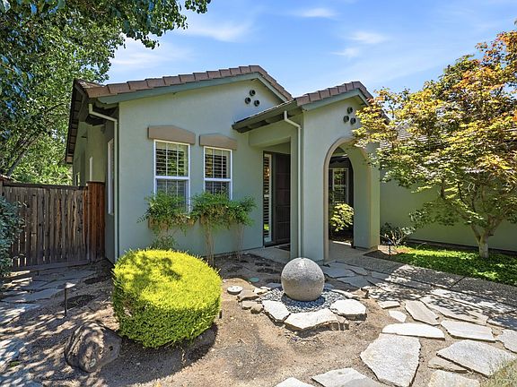 4th image of 6472 Camellia Point Way