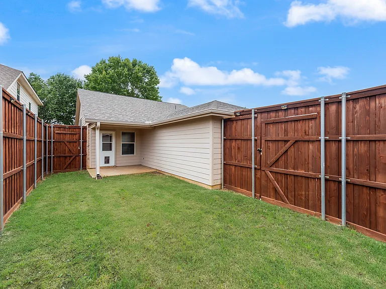 9005 Stewart St — Photo 18