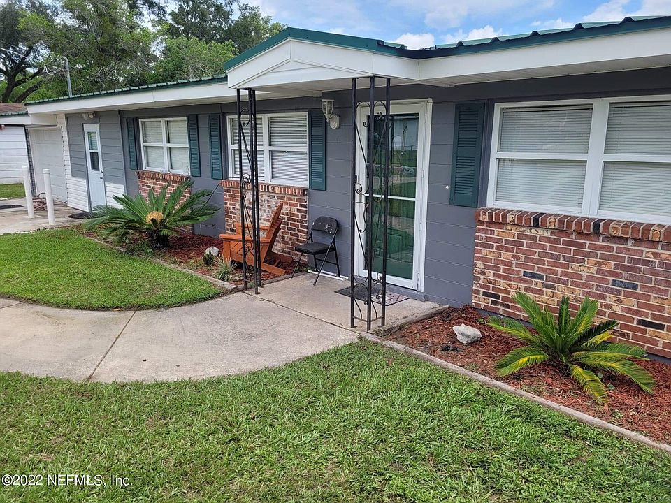 1st image of 947 CREST Drive E