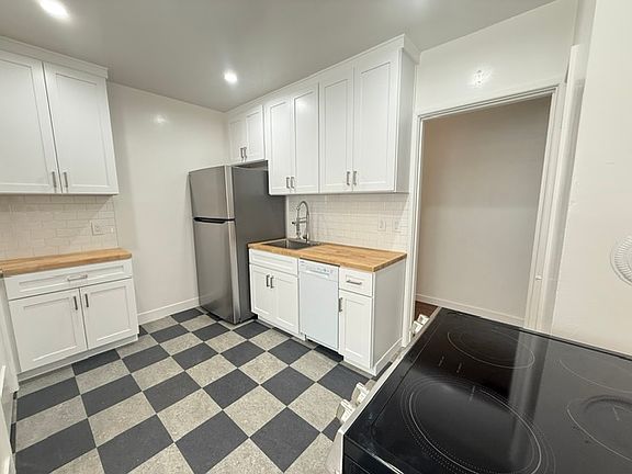 2nd image of 1013 Berrellesa St