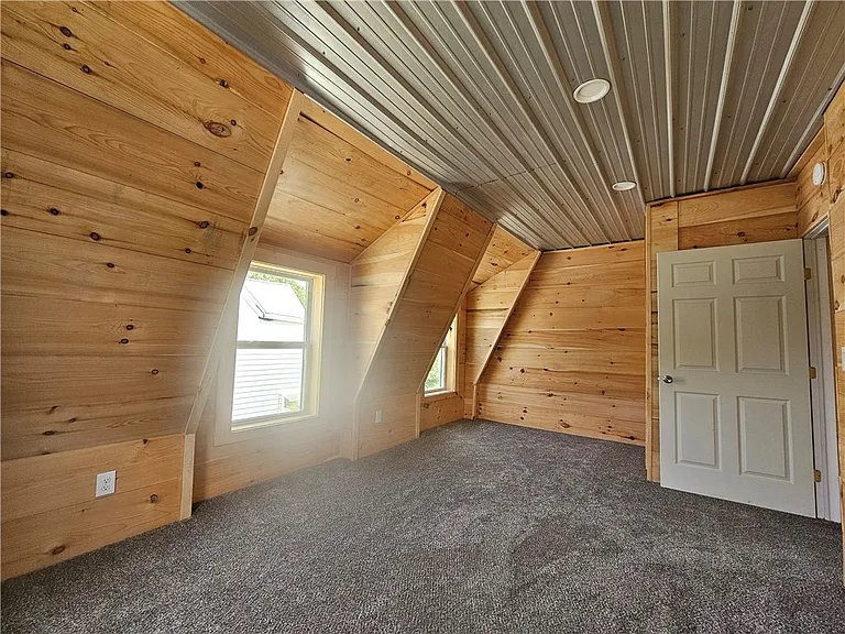 207 East Ave — Photo 13