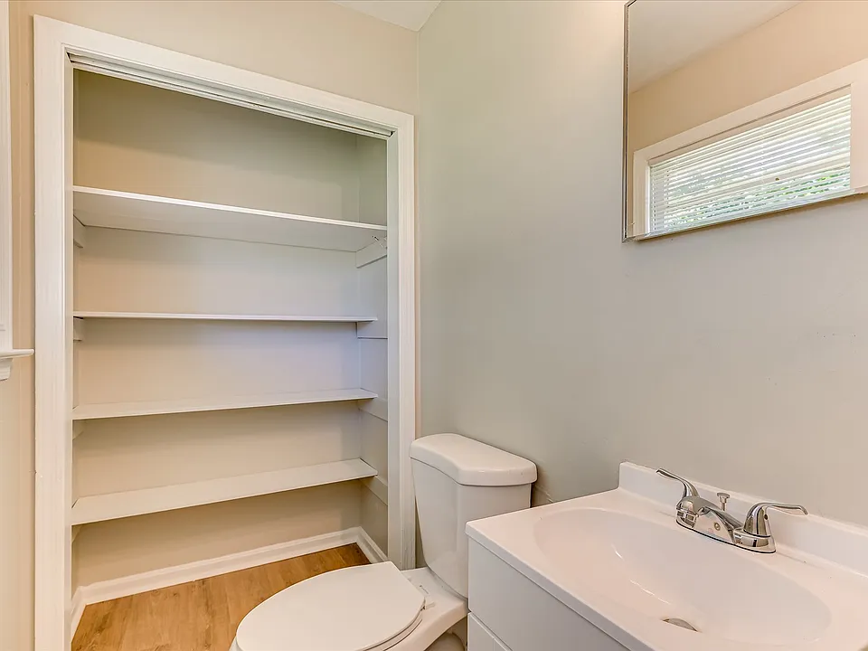 329 E View Dr