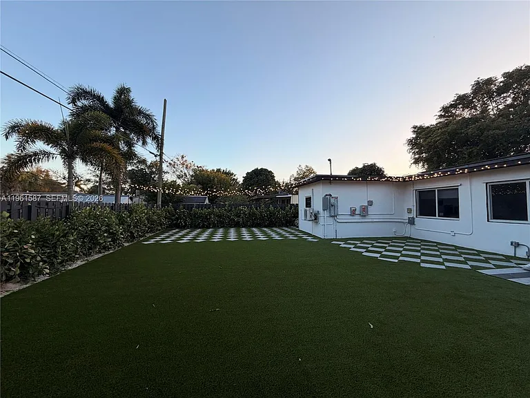 920 SW 50th Ave — Photo 29