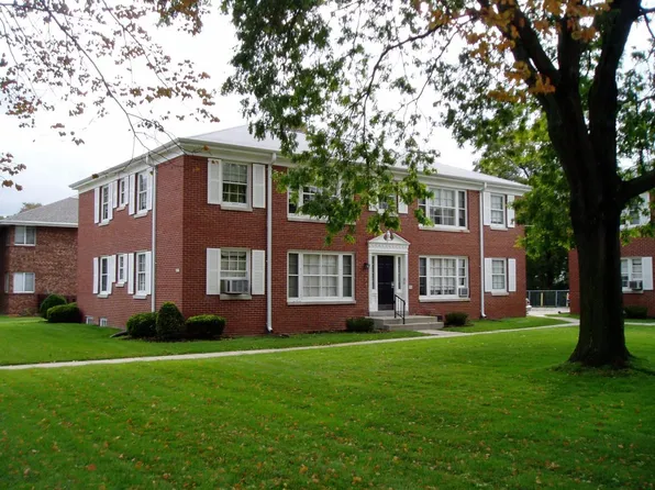 8323 W North Ave, Wauwatosa, WI 53213