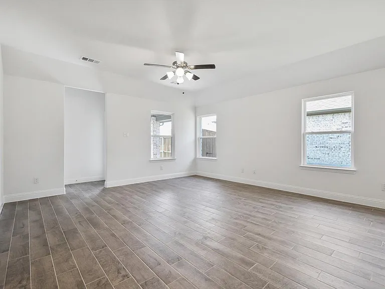 517 Amenduni Ln — Photo 12
