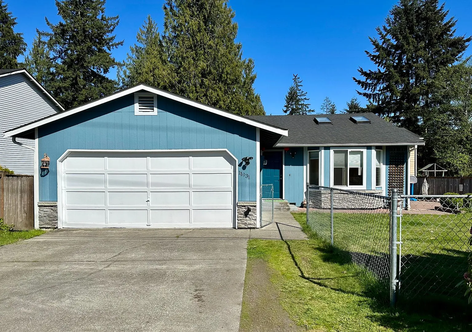 Beautiful 3 Beds, 2 Baths, home! — Photo 1