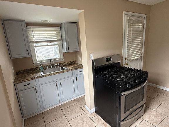 5th image of 168 Summit St #170
