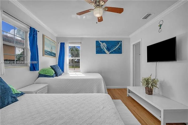 3 bed, 1357 sqft, $3,840 — Photo 4