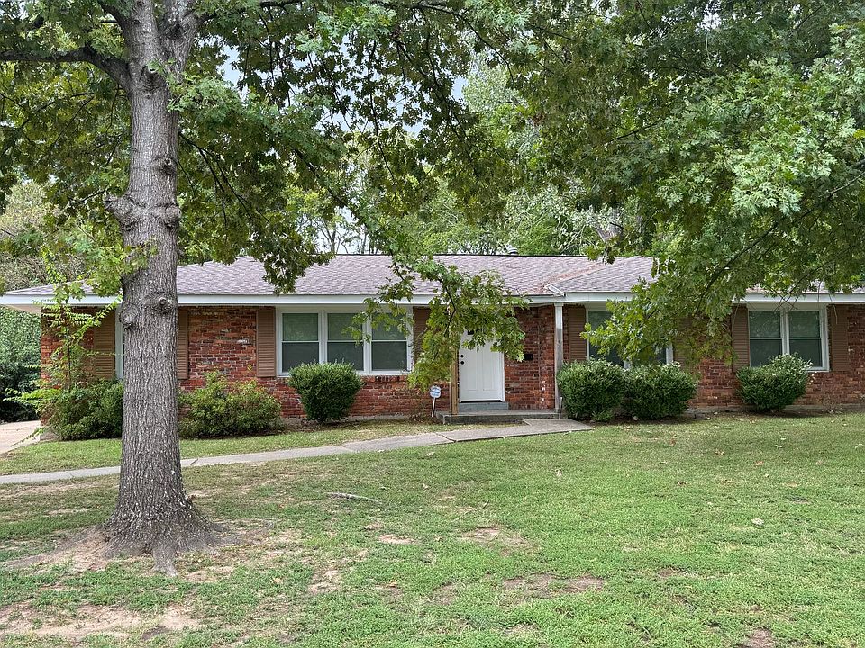 1st image of 2434 Oxford Dr
