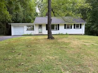 5567 Valley Ln, Solon, OH 44139