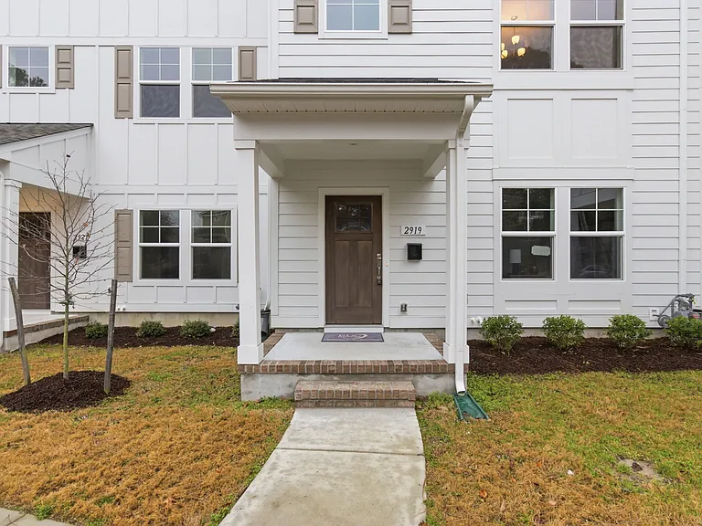 2923 Pretty Lake Ave #A — Photo 33