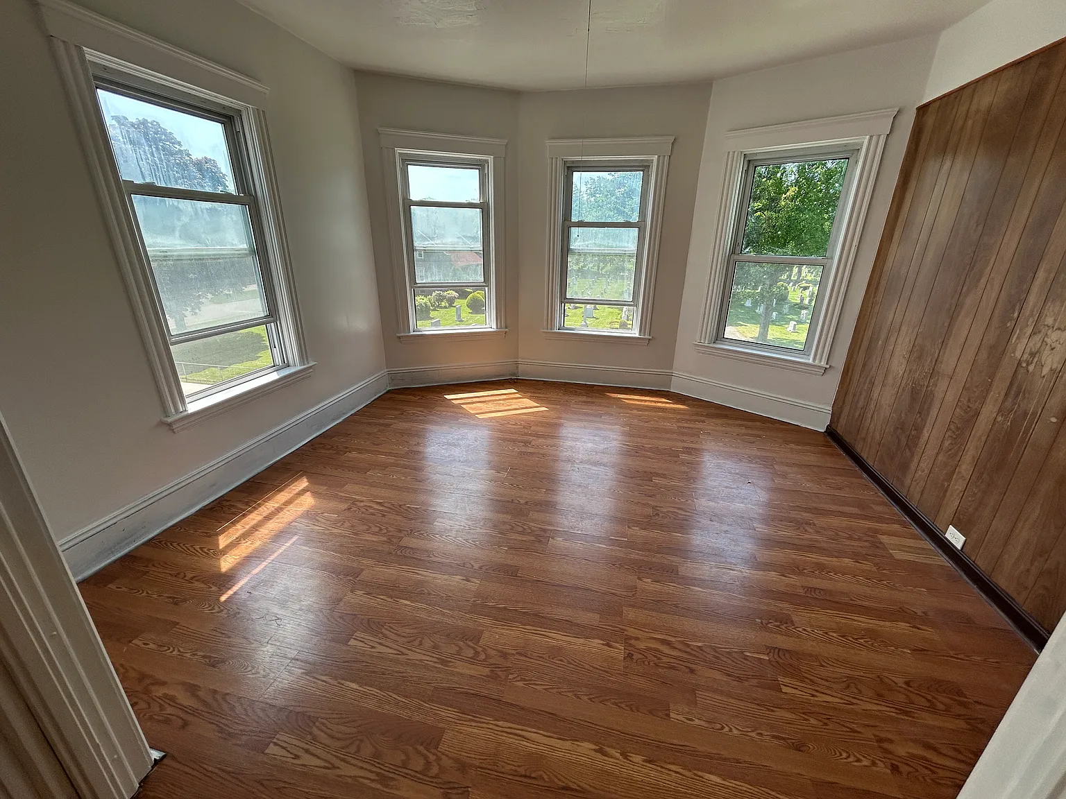 3 bed, 1306 sqft, $2,100 — Photo 1