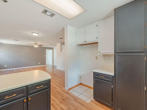 4th image of 112 Skinner Cir #A