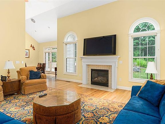 5th image of 43 Sophia Ln