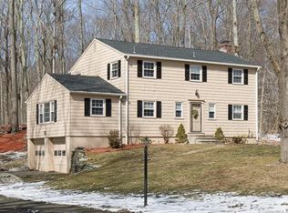 12 Hemlock Hollow Rd, Woodbridge, CT 06525