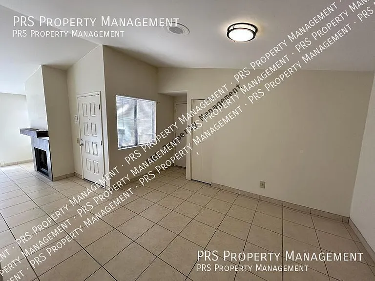 1762 W Colt Rd — Photo 13