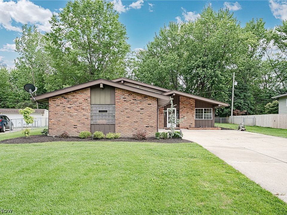 1st image of 23823 Beaumont Dr