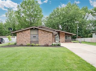 23823 Beaumont Dr, North Olmsted, OH 44070