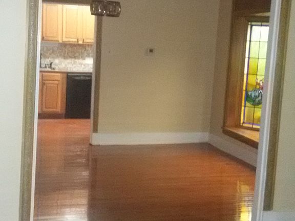4th image of 2332 Hood Ave