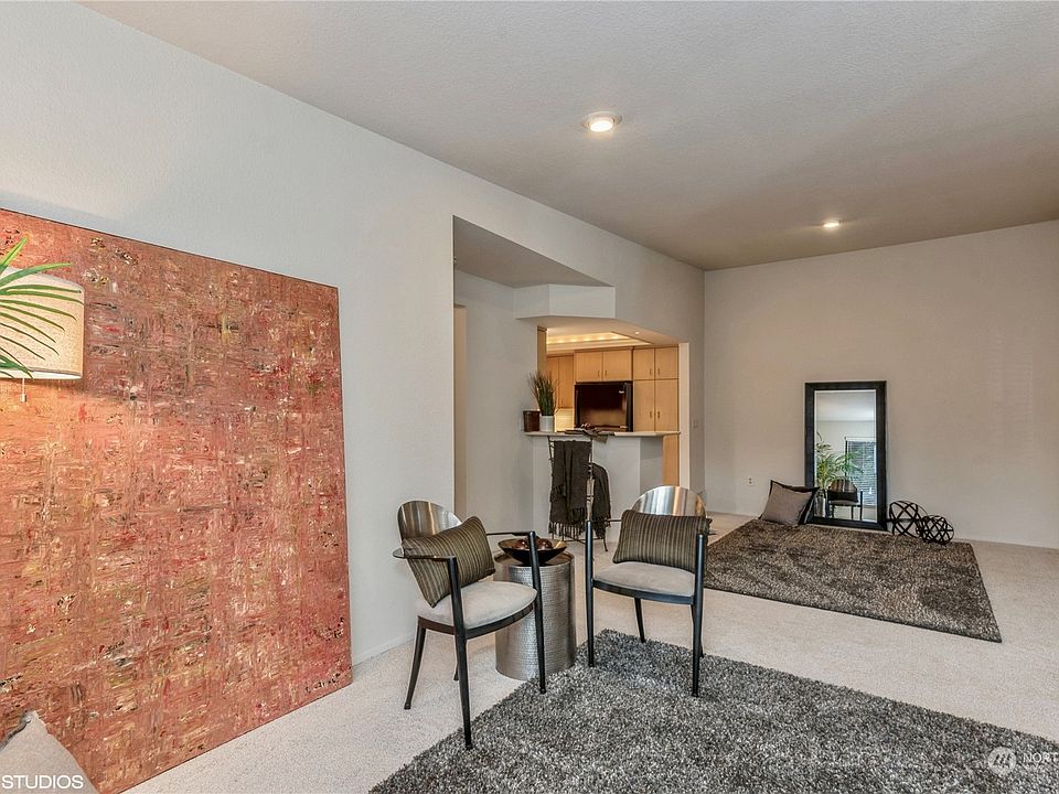 1st image of 1308 Bellevue Way NE #4