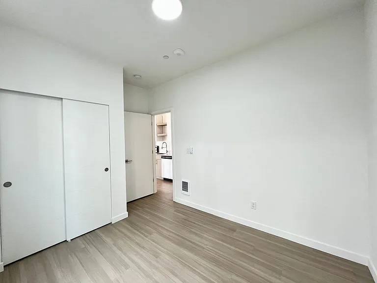Greenwich Ave Apartments — Photo 41