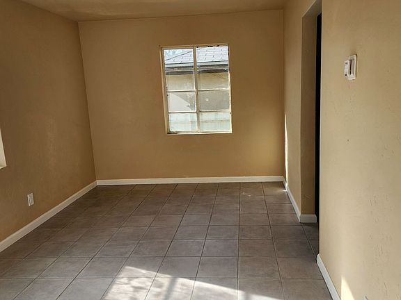 2nd image of 324 Woodrow Ave #1/2