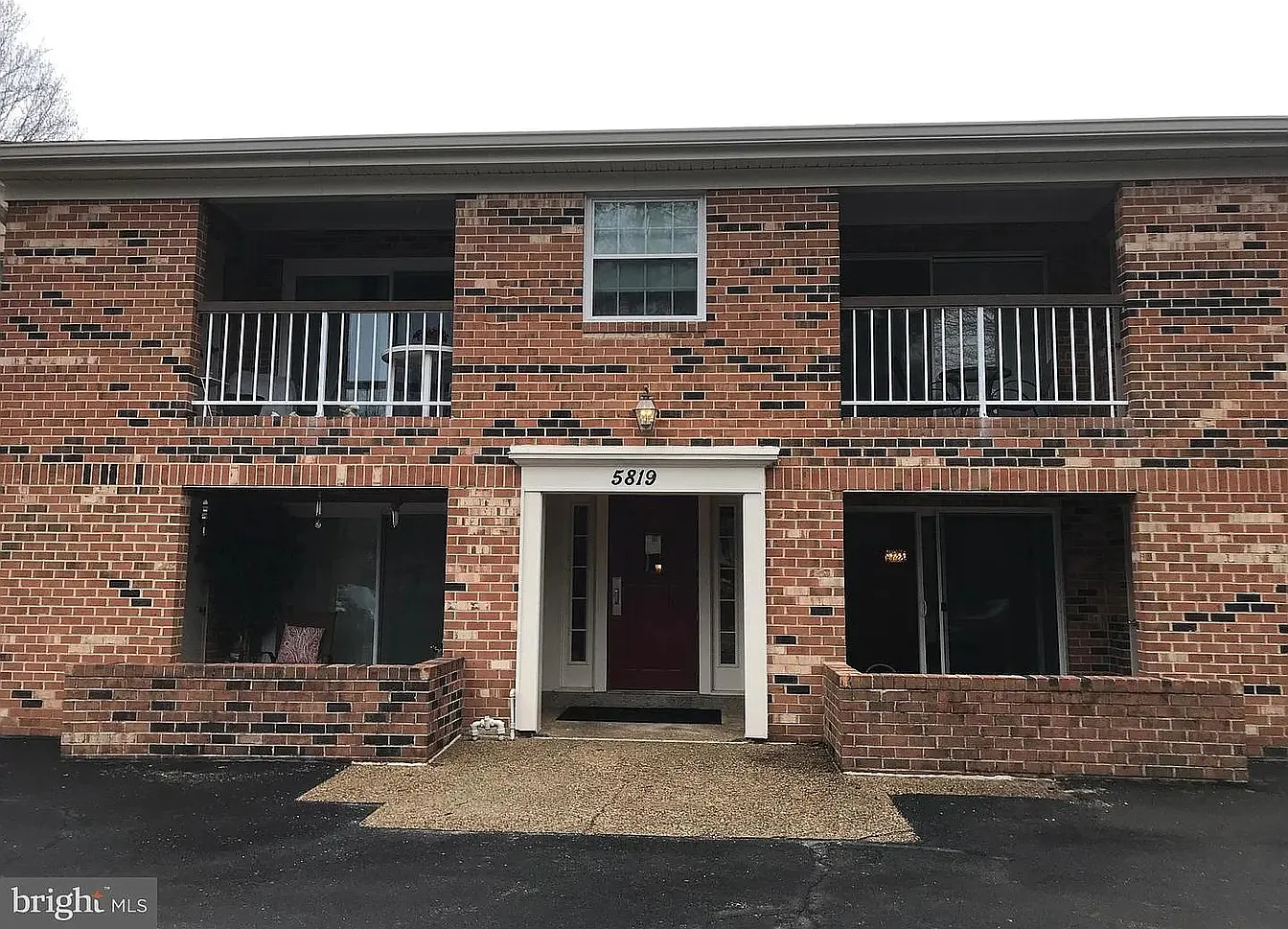2 bed, 886 sqft, $2,100 — Photo 1