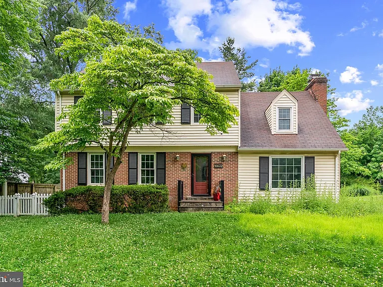 16632 S Westland Dr — Photo 1