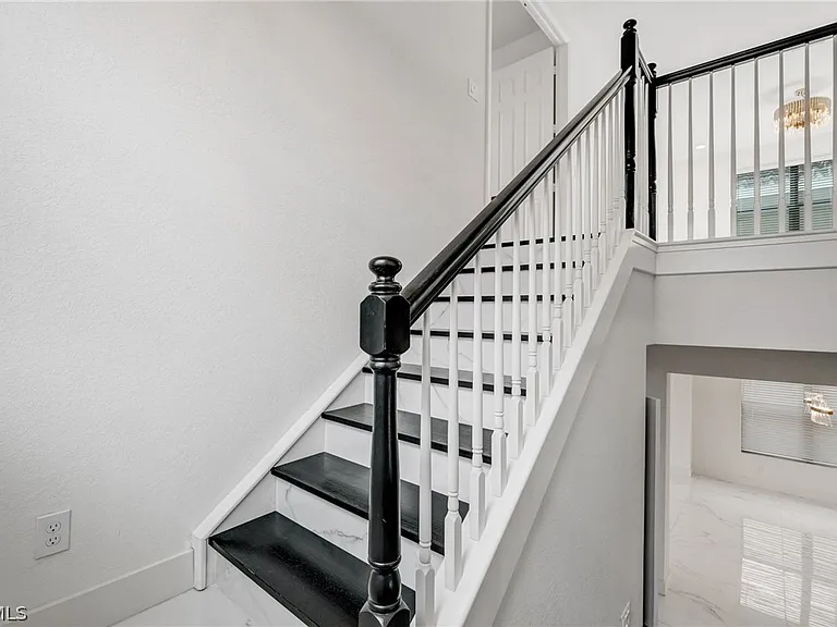 11604 Meadowrun Cir — Photo 18