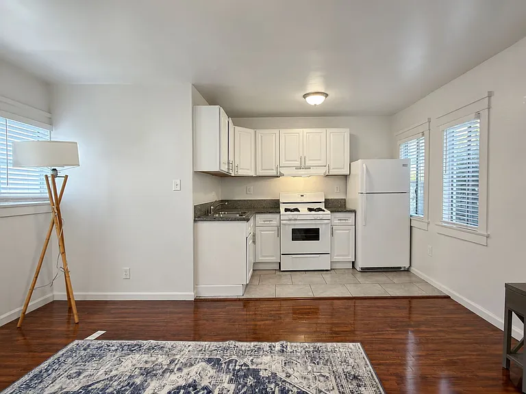 740 Daisy Ave — Photo 2