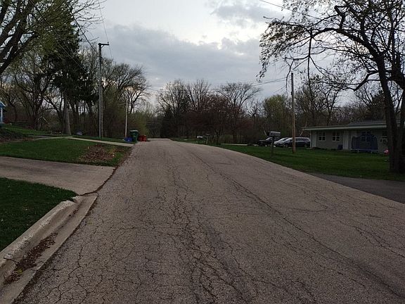 4th image of 718 Brink St