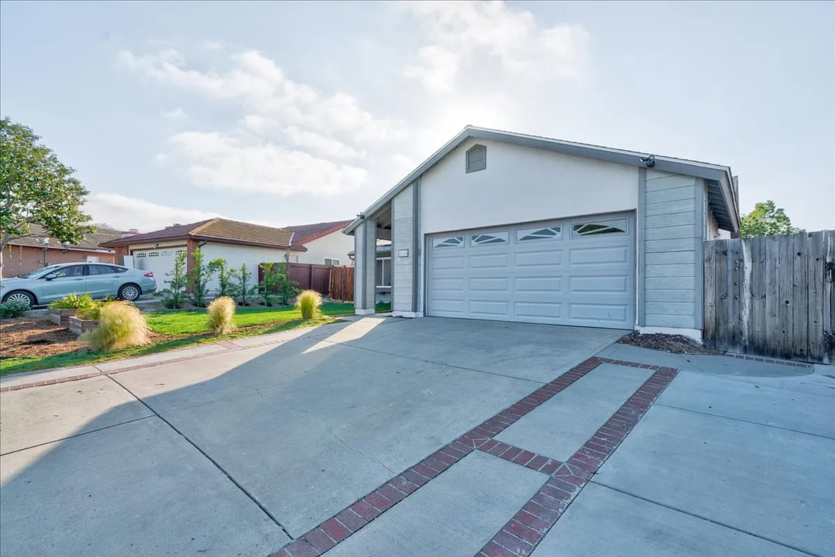Building Photo - 4848 Glenhaven Dr