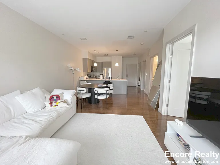 21 Gibbs St #204 — Photo 5