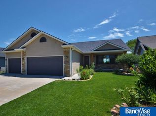 6211 Chatsworth Ln, Lincoln, NE 68516