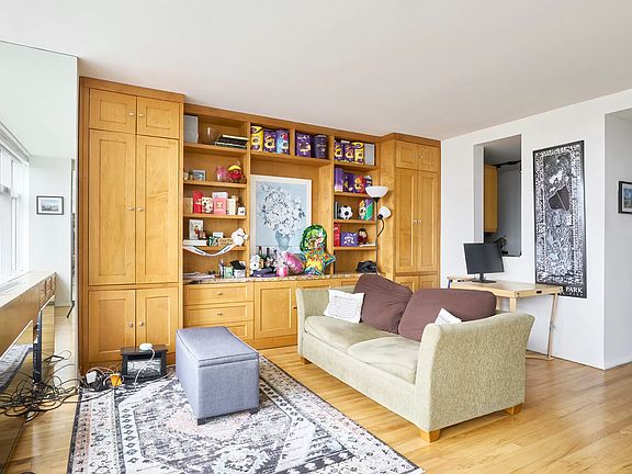 2nd image of 160 W 66th St APT 34C