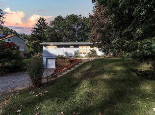 2650 Mandale Ln, West Bloomfield, MI