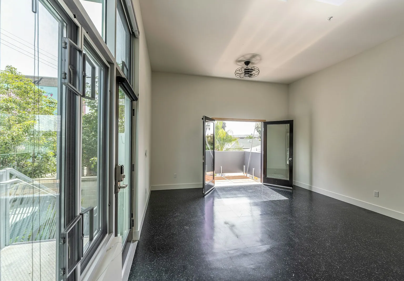 1932 Kearney Avenue, Unit 09 — Photo 2