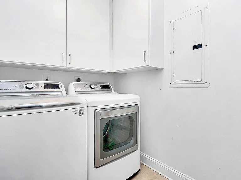 300 W 5th St #431 — Photo 8