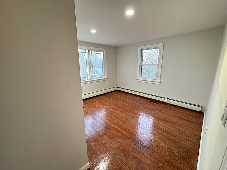 16 Elaine Dr — Photo 6