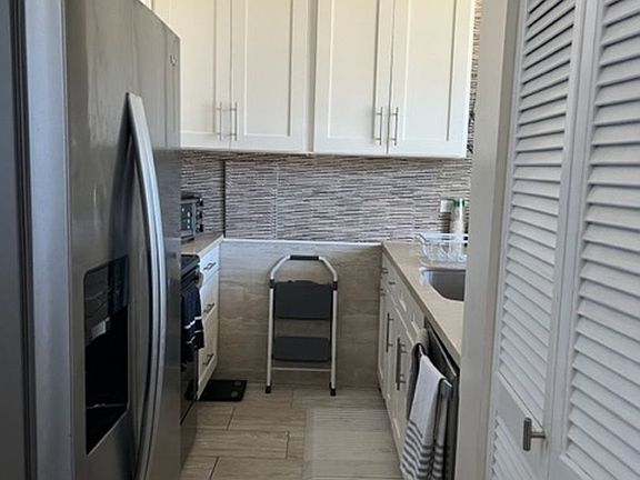 3rd image of 965 Prospect St APT 105