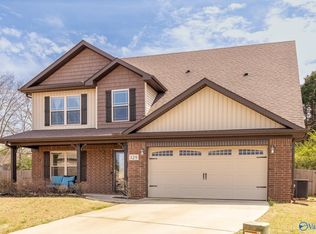 129 Meadowglade Ln, Madison, AL 35758