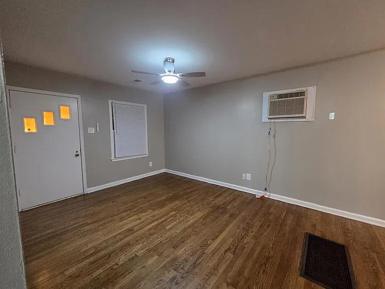 1706 Echles St — Photo 9