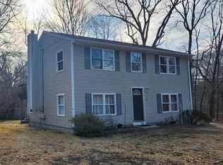 3 Huckleberry Trl, Saunderstown, RI 02874