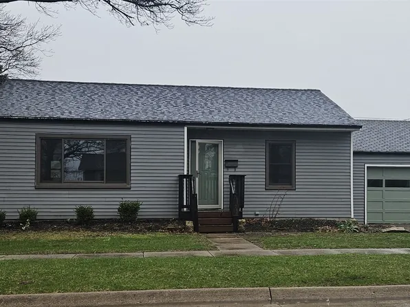 1202 W Desmont Dr, Knoxville, IA 50138