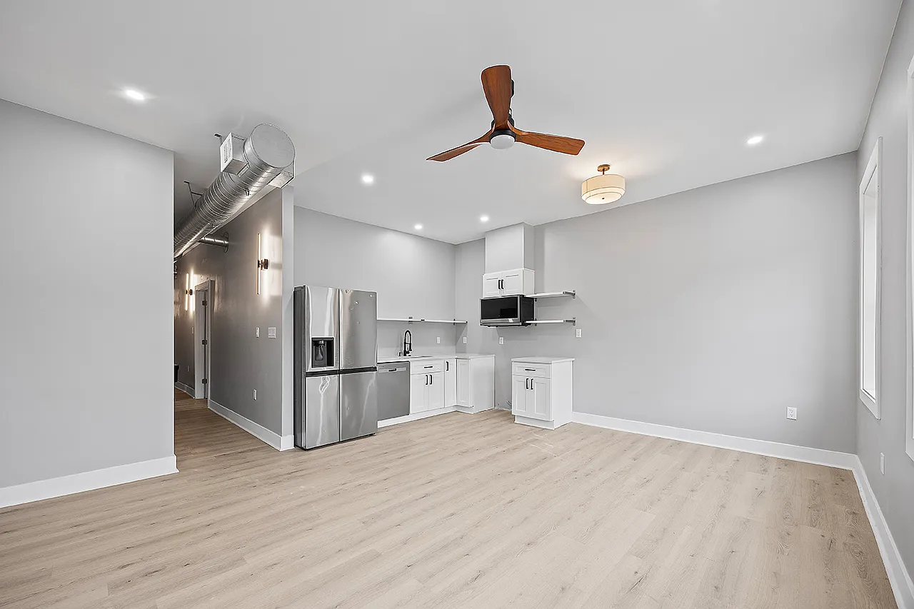3 bed, 1048 sqft, $2,450 — Photo 3