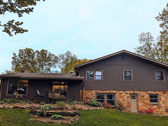 5th image of 1052 Oak Hill Cir